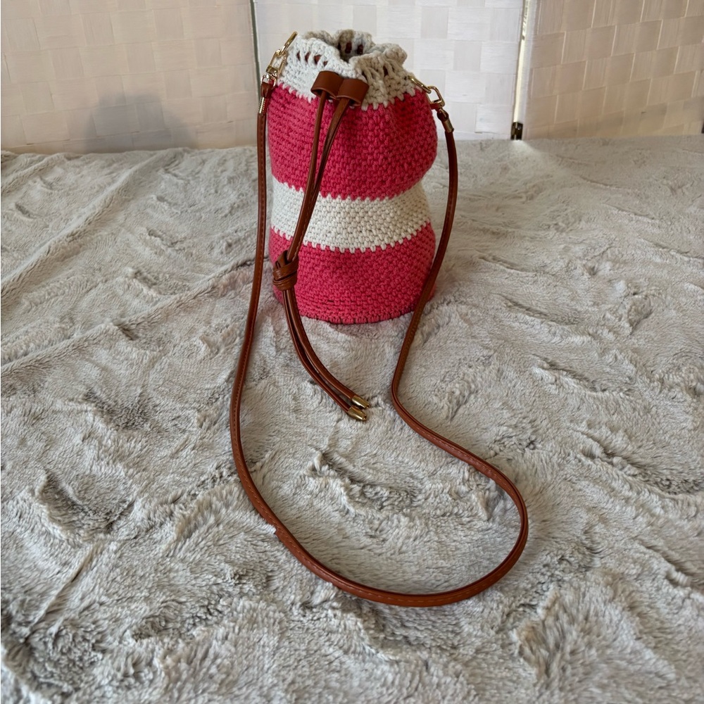 Striped Crochet Drawstring Crossbody Bag - Pink & White